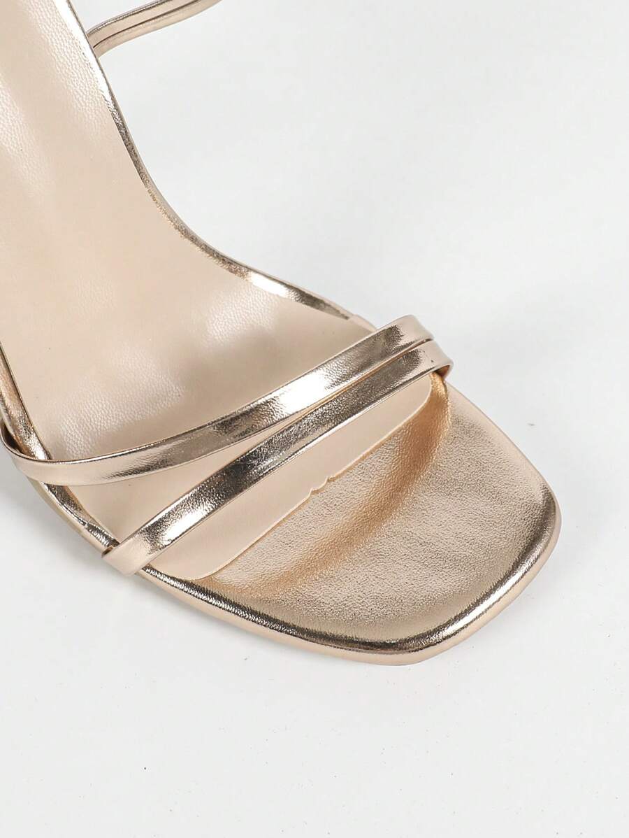 High heeled pumps