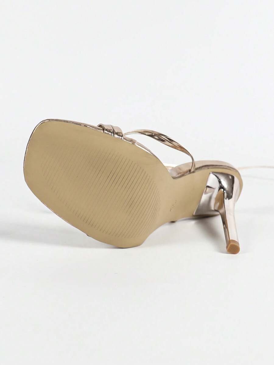 High heeled pumps