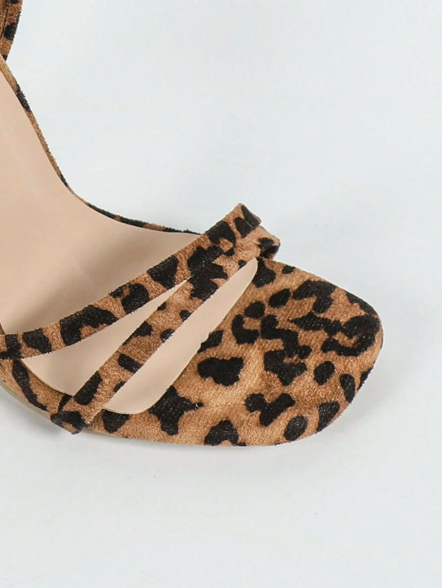 High heeled pumps