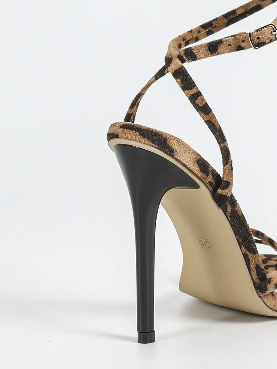 High heeled pumps