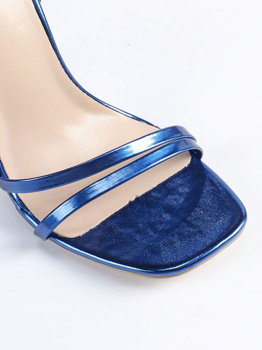 High heeled pumps