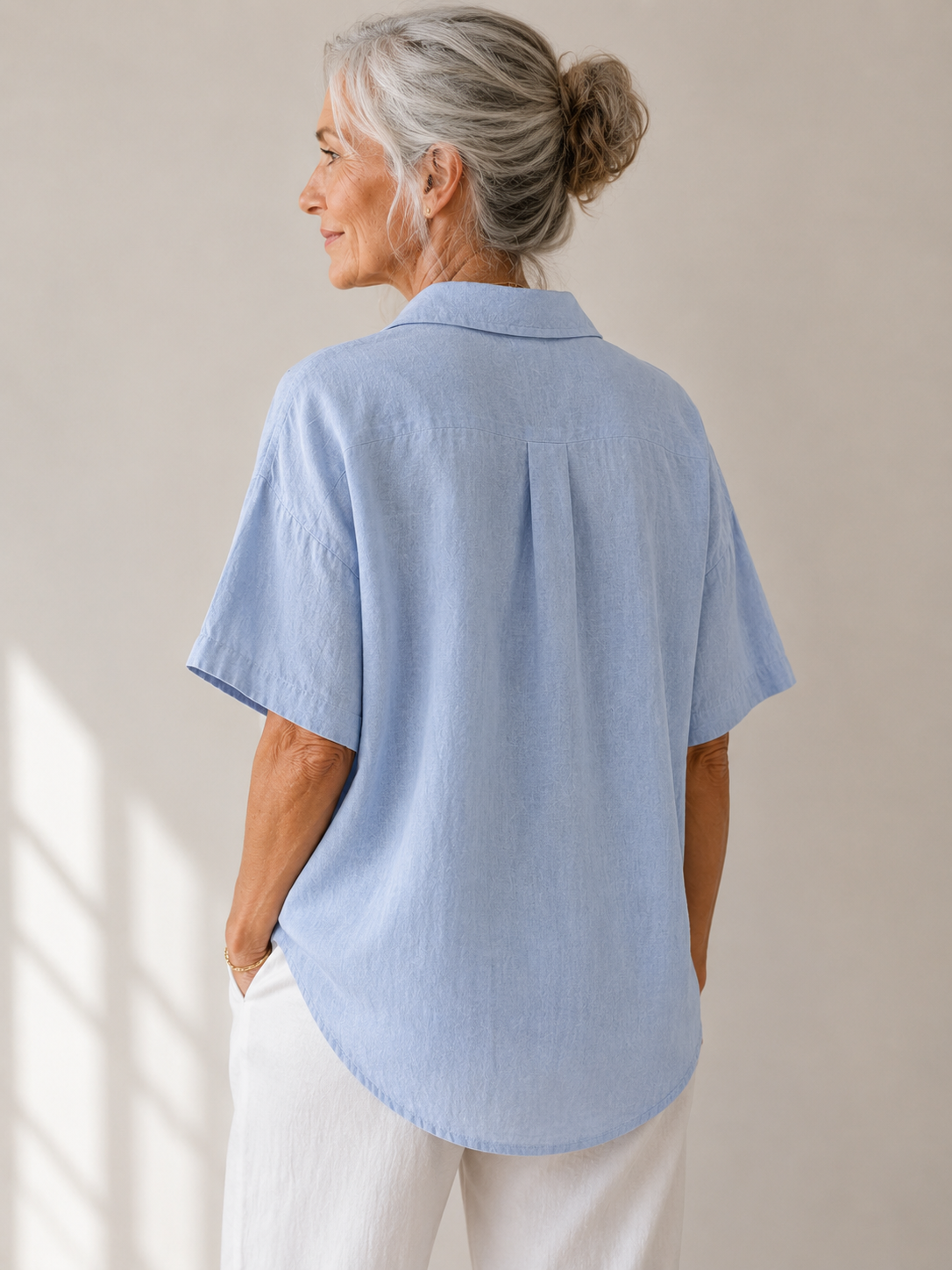 Sonja - Blouse with collar and button detail