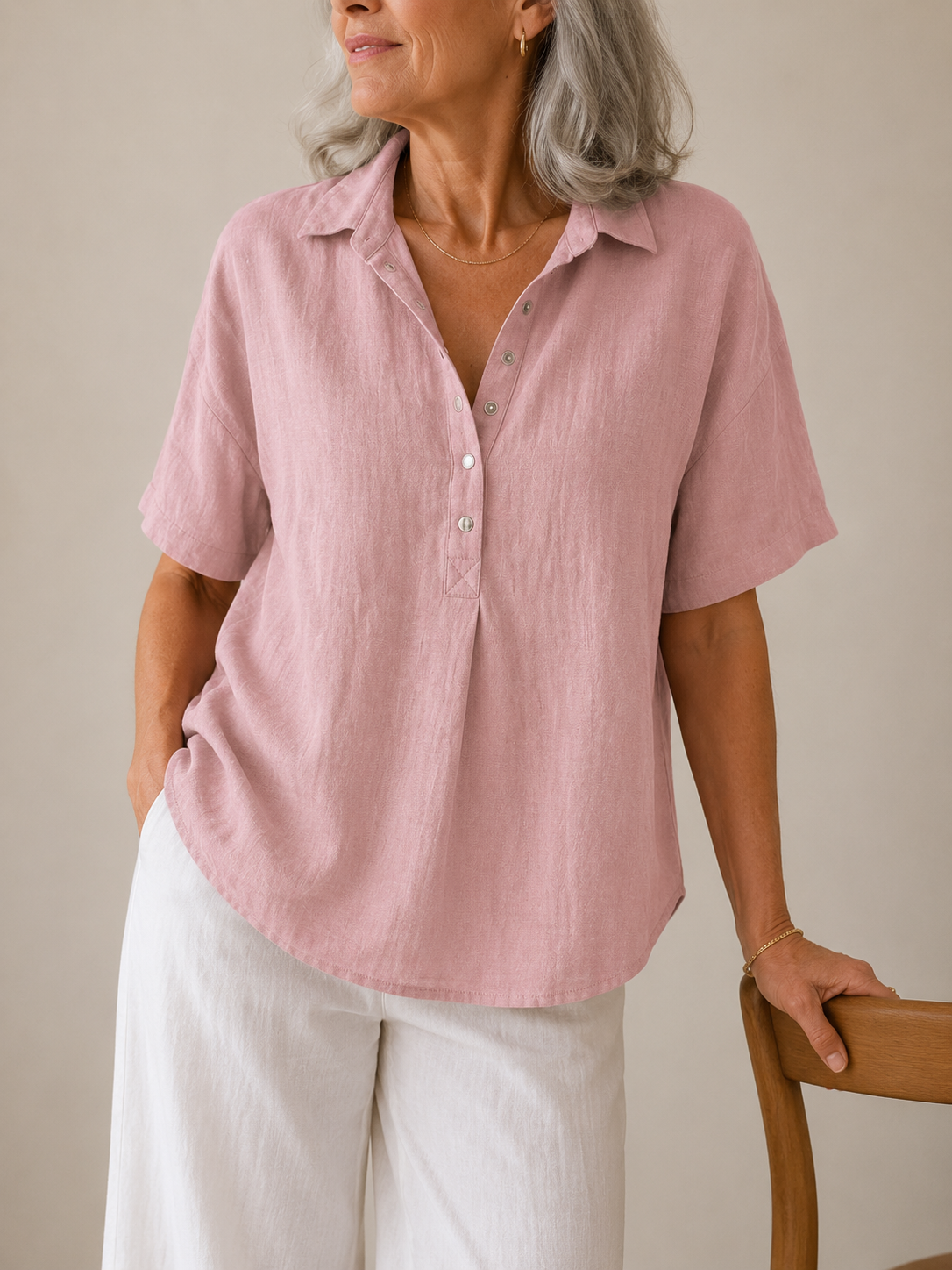 Sonja - Blouse with collar and button detail