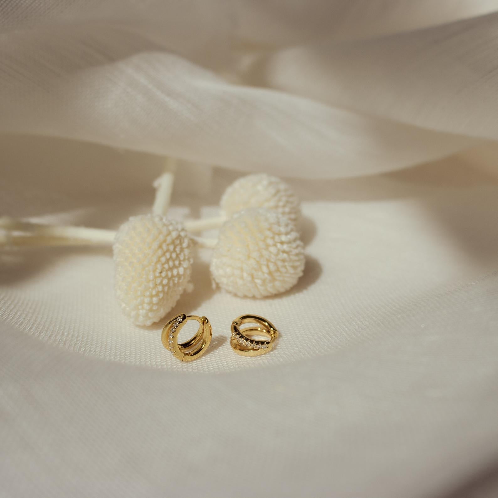 Lizy Duo Huggies in 18K Gold