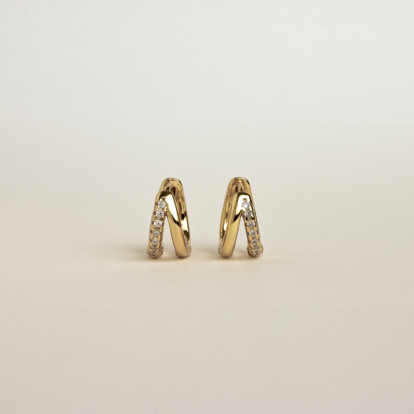 Lizy Duo Huggies in 18K Gold