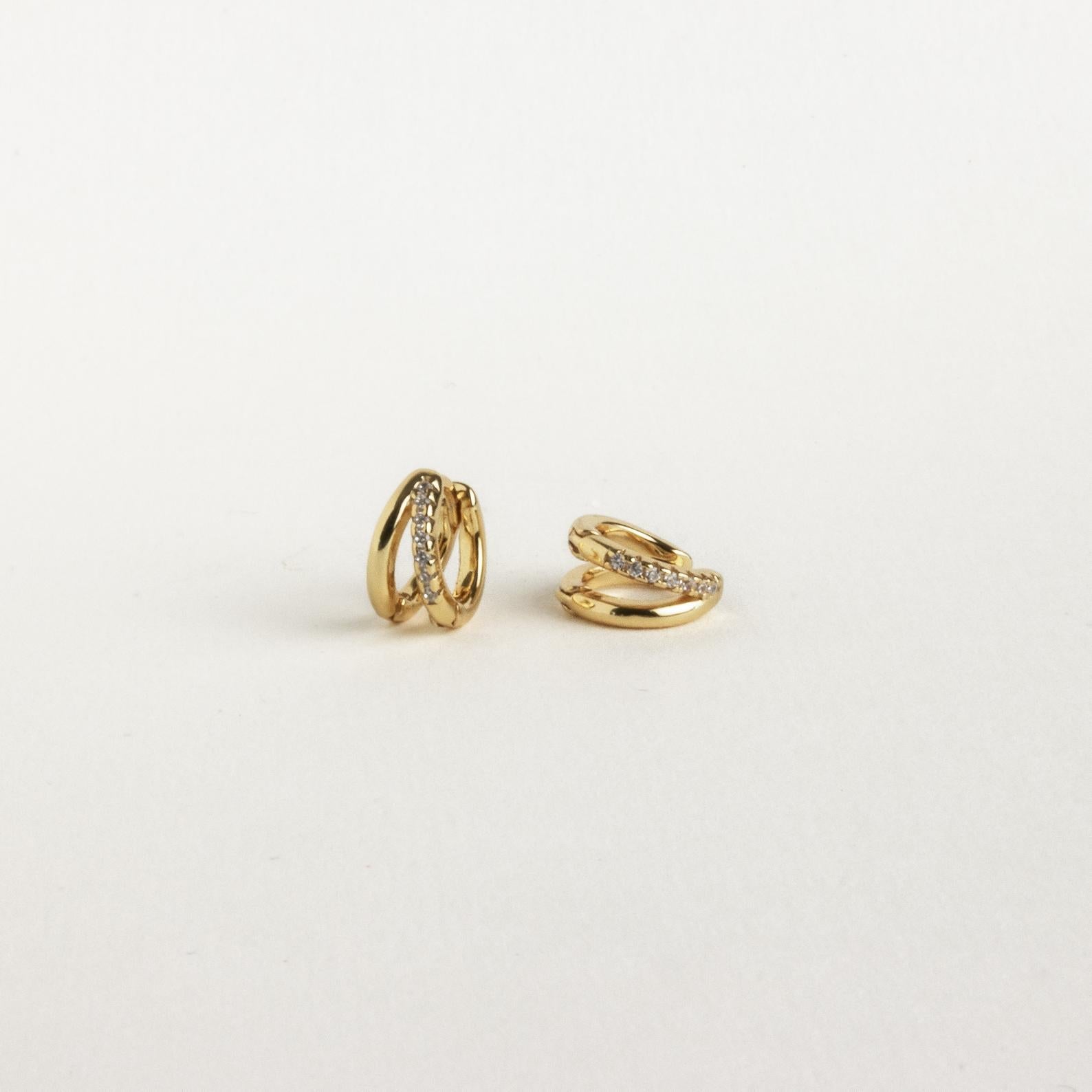 Lizy Duo Huggies in 18K Gold