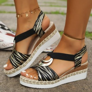 Saar | Comfortable Ergonomic Sandals with a Raised Heel